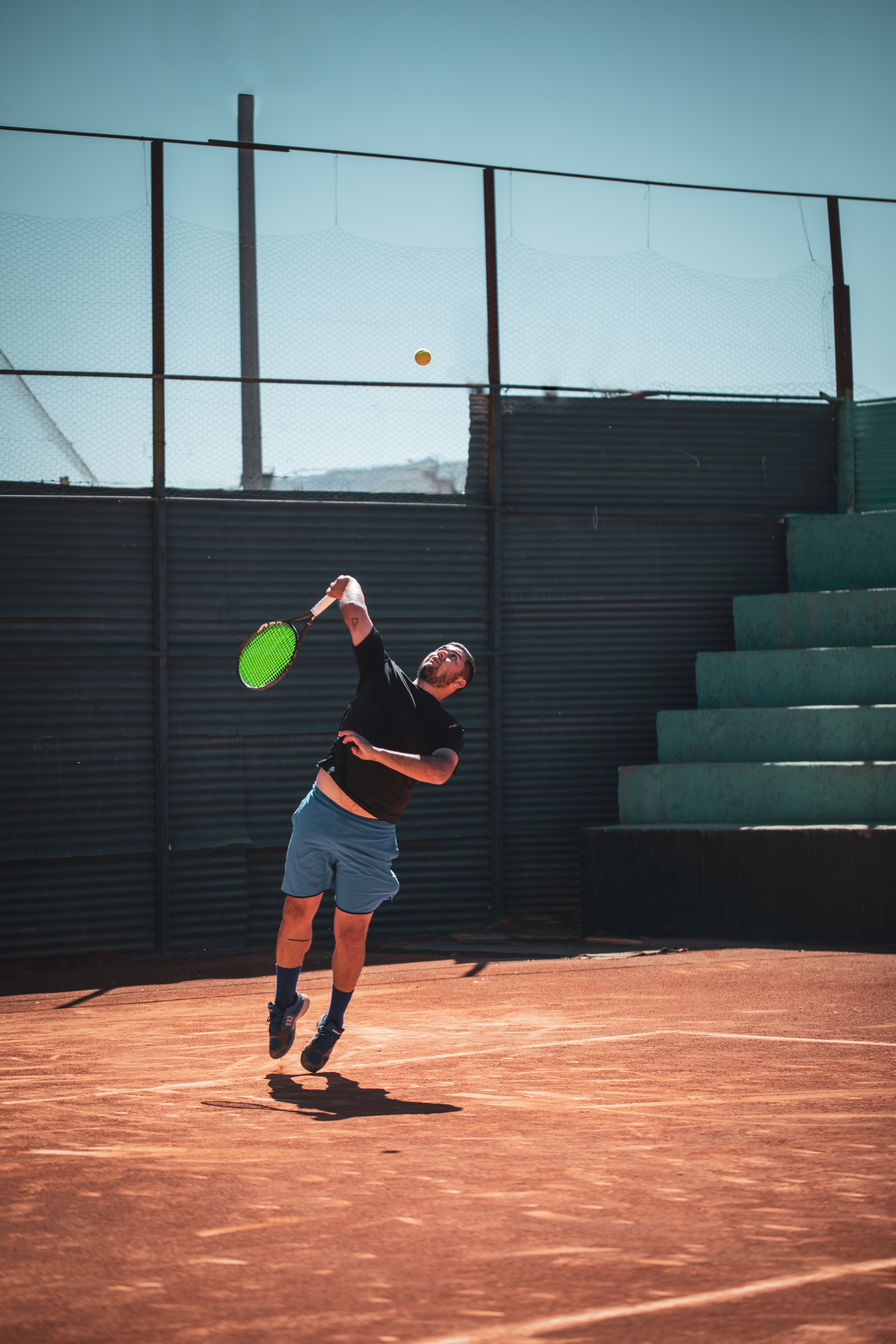 Your monthly program registration includes:
– a new tennis racquet to keep
– a Winner club t-shirt